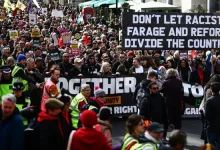 লন্ডনে যা ঘটল রাতে… লাখো মানুষের বিক্ষোভে উত্তাল শহর!