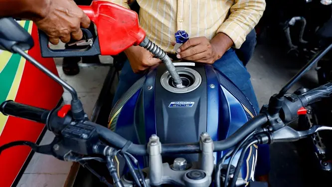 পেট্রোল পাম্পে বসছে সরকার দলীয় 'ট্যাগ অফিসার'! যা হচ্ছে জানলে অবাক হবেন