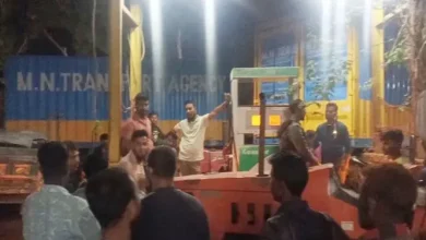 কাউনিয়ায় তেলের লাইনে হাহাকার! খালি হাতে ফিরছে শত শত মানুষ