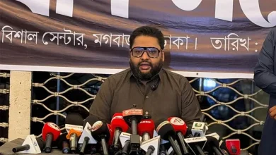 বুলেটের মুখে দেশ ছাড়লেন নবীন: সন্তানদের বাঁচাতে যা করলেন!