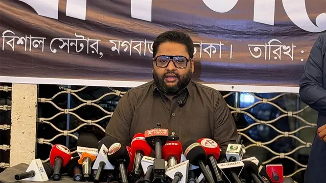 বুলেটের মুখে দেশ ছাড়লেন নবীন: সন্তানদের বাঁচাতে যা করলেন!