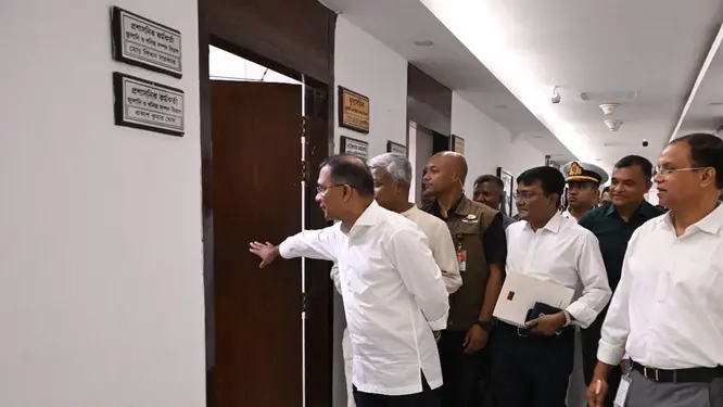 প্রধানমন্ত্রীর হঠাৎ সচিবালয়ে আগমন! বদলে যাচ্ছে সব?