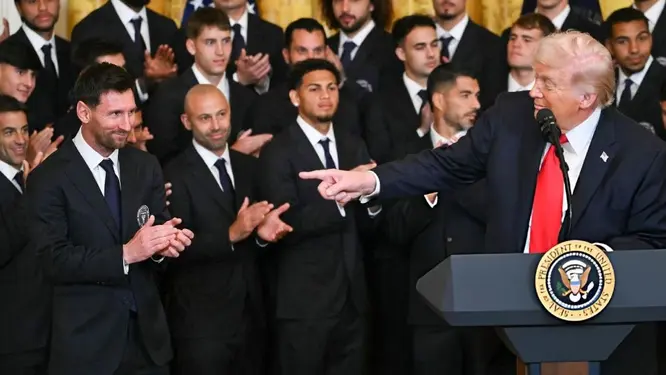 হোয়াইট হাউসে মেসি: ট্রাম্পের মুখে পেলের চেয়েও সেরা!