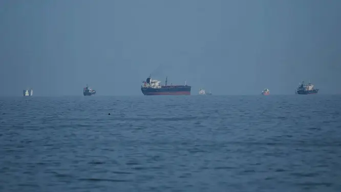 ইরানের হঠাৎ সিদ্ধান্তে বিশ্বজুড়ে তোলপাড়, যা ঘটল হরমুজে!