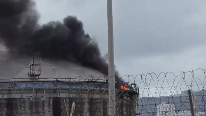 ইরানের আগুনে জ্বলছে ইসরাইলের তেল শোধনাগার! যা ঘটল রাতে…