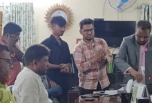 তেল লরিতে এই যুবকদের দেখে যা ঘটল, শুনলে চমকে যাবেন!