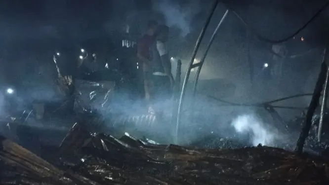 গভীর রাতে ধামুরা বন্দরে ভয়াবহ আগুন: কোটি টাকার দোকান পুড়ে ছাই!