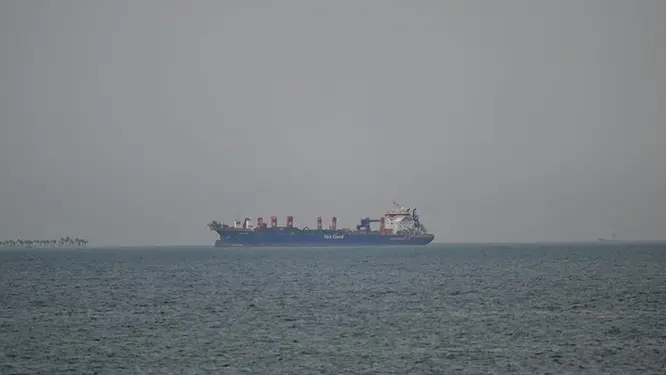 দ্বিতীয় চেষ্টায় হরমুজ প্রণালী অতিক্রম! আন্তর্জাতিক মহলে তোলপাড়