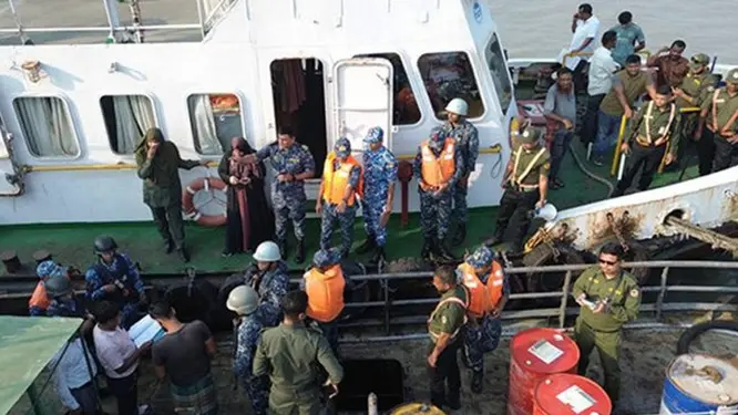 চট্টগ্রামের সমুদ্রে যা মিলল, ধারণাও ছিল না! ১২ জন আটক