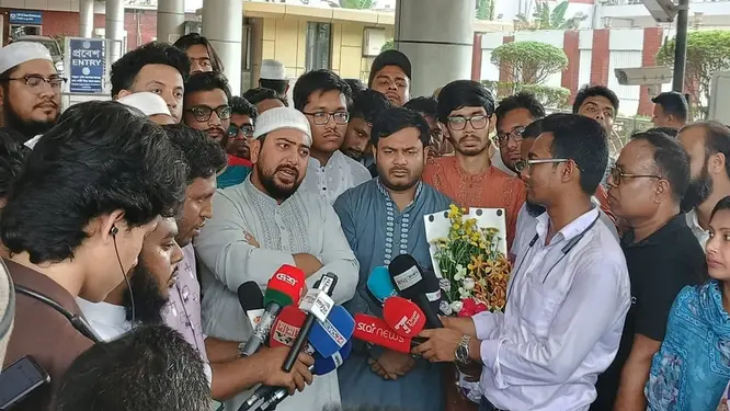 অধ্যাদেশ বাতিলের প্রতিবাদে ড. ইউনূসকে রাজপথে নামার আহ্বান! যা বললেন নাহিদ