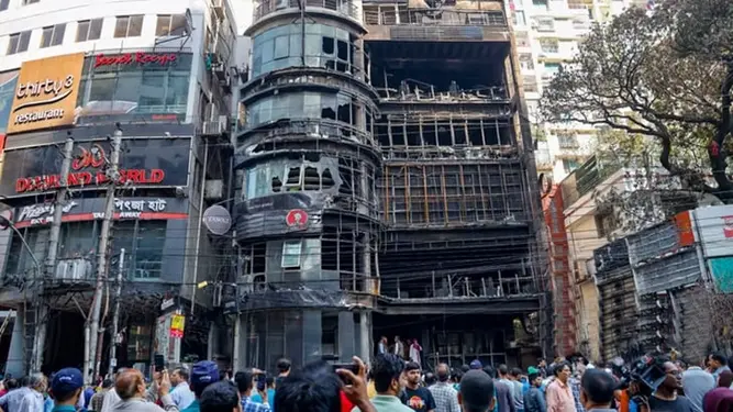 বেইলি রোডের ভয়াবহ অগ্নিকাণ্ড: ৪৬ প্রাণের বিনিময়ে ২২ আসামির নামে চার্জশিট!