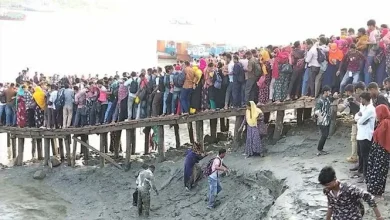 মোংলায় খেয়া পারাপারের সময় এ কী ঘটল! দুই শতাধিক শ্রমিক আহত, এলাকায় হুলস্থুল