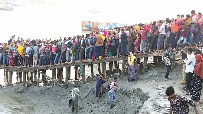 মোংলায় খেয়া পারাপারের সময় এ কী ঘটল! দুই শতাধিক শ্রমিক আহত, এলাকায় হুলস্থুল