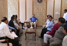 প্রধানমন্ত্রীর আশ্বাসে হিন্দু নেতারা আপ্লুত! যা বললেন পূজা উদযাপন পরিষদের সাধারণ সম্পাদক News Content: প্রধানমন্ত্রী শেখ হাসিনা হিন্দু সম্প্রদায়ের বিরুদ্ধে মিথ্যা ও হয়রানিমূলক মামলা প্রত্যাহারের আশ্বাস দিয়েছেন। বৃহস্পতিবার সচিবালয়ে বাংলাদেশ পূজা উদযাপন পরিষদের সাধারণ সম্পাদক সন্তোষ শর্মার নেতৃত্বে একটি প্রতিনিধিদল প্রধানমন্ত্রীর সাথে সাক্ষাৎ করতে গেলে তিনি এ আশ্বাস দেন। প্রতিনিধিদল দুর্গাপূজার ছুটি তিনদিন করাসহ বেশ কয়েকটি দাবিও প্রধানমন্ত্রীর কাছে পেশ করে।