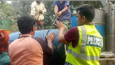 কাজিপুরে অবৈধ তেল বিক্রেতার বাড়িতে হানা! যা মিলল জানলে চমকে উঠবেন