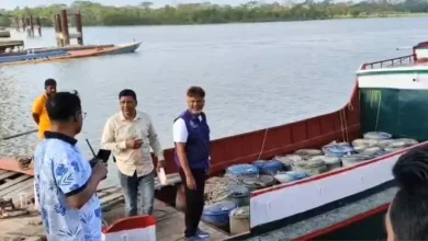 কলাপাড়ায় ট্রলার ভর্তি হাজার হাজার লিটার তেল জব্দ! যা ঘটল রাতে…