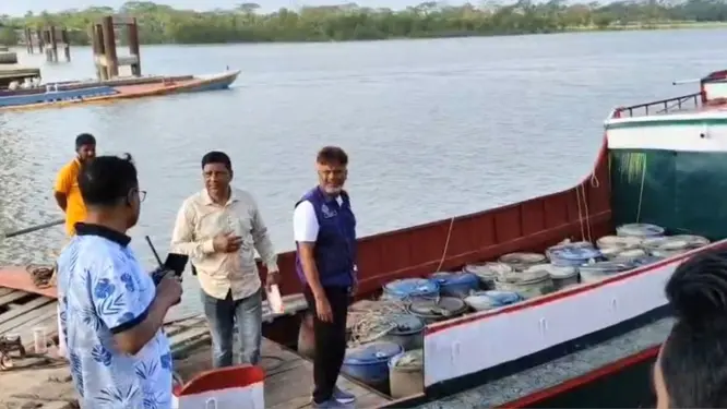 কলাপাড়ায় ট্রলার ভর্তি হাজার হাজার লিটার তেল জব্দ! যা ঘটল রাতে…