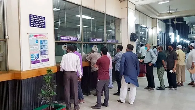 ব্যাংকে টাকা জমা বা তোলার শেষ সময় ৩টা! নতুন নিয়মে কি হবে?