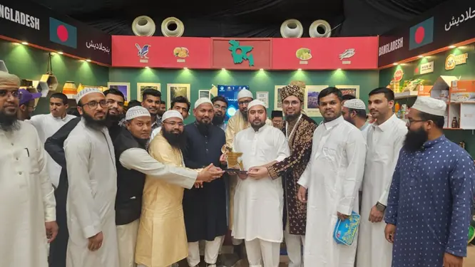 **মদিনায় বাংলাদেশি শিক্ষার্থীদের মাঝে নাহিদ ইসলাম! যা ঘটল রাতে...**