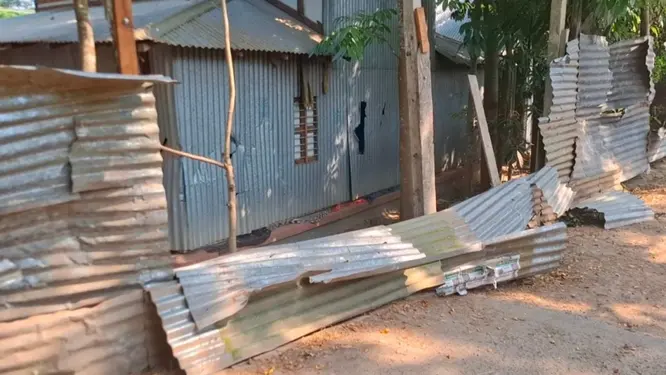 মাদারীপুরে রক্তক্ষয়ী সংঘর্ষে ২০ বাড়িঘর ভাঙচুর, এলাকায় চরম আতঙ্ক!