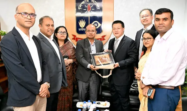 উপাচার্যের সঙ্গে চীনা রাষ্ট্রদূতের সাক্ষাৎ: বাংলাদেশের বিরাট সম্ভাবনা খোলা?