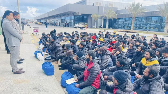 লিবিয়া থেকে দেশে ফিরছেন ১৭৫ বাংলাদেশি: দুঃসহ কষ্টের অবসান?