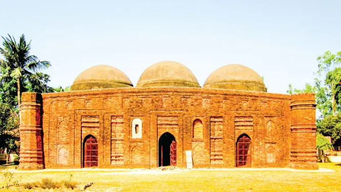 ৪৪৪ বছরের পুরনো মসজিদ! সংস্কারের অভাবে যা হচ্ছে... অবাক হবেন