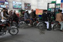 ইরান যুদ্ধের দাম! পাকিস্তানে জ্বালানির দাম এক লাফে আকাশছোঁয়া, যা ঘটল রাতে!