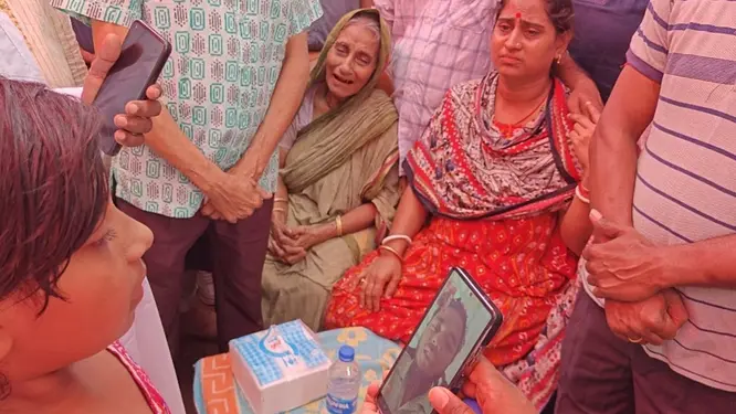 হঠাৎ যা ঘটল! নিহত উজ্জ্বলের পরিবারকে পাশে দাঁড়ালেন এমপি, চাঞ্চল্য এলাকায়!