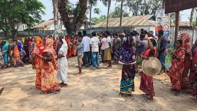 চিকিৎসা না পেয়ে অন্তঃসত্ত্বা চা শ্রমিকের মৃত্যু, বিক্ষোভে উত্তাল বাগান!