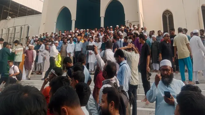 বায়তুল মোকাররম উত্তরের ঘটনায় যা ঘটল, পুলিশ ঘিরে ফেলল এলাকা!