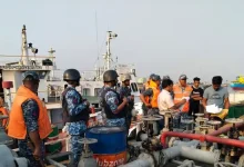 কর্ণফুলী নদীতে ভাসমান ট্যাঙ্কার থেকে বিপুল পরিমাণ ডিজেল উদ্ধার, তোলপাড়!