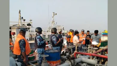 কর্ণফুলী নদীতে ভাসমান ট্যাঙ্কার থেকে বিপুল পরিমাণ ডিজেল উদ্ধার, তোলপাড়!