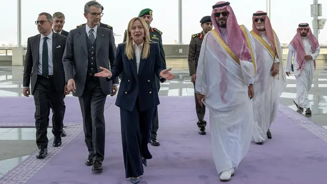 মধ্যপ্রাচ্যের যুদ্ধের মাঝে ইতালির প্রধানমন্ত্রীর আকস্মিক সৌদি সফর! জানলে অবাক হবেন